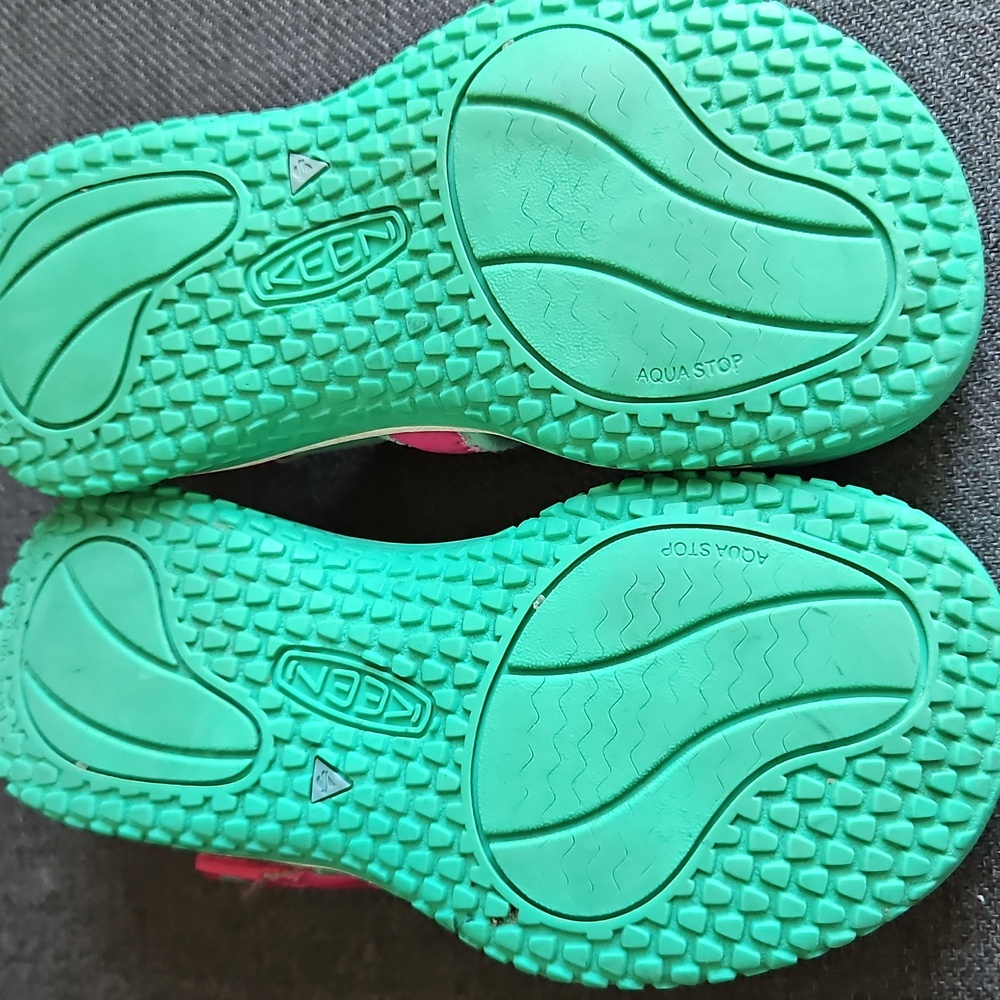 Two Pair Of Kids Water Shoes - Keen and Native - Picture 7 of 13